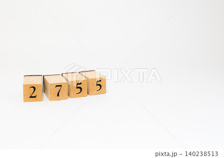 木のブロックで並べた4桁の数字 木のブロックで並べた4桁の数字 140238513