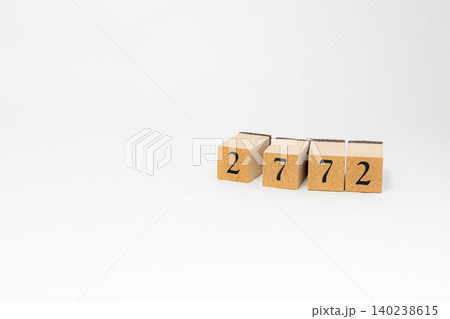 木のブロックで並べた4桁の数字 木のブロックで並べた4桁の数字 140238615