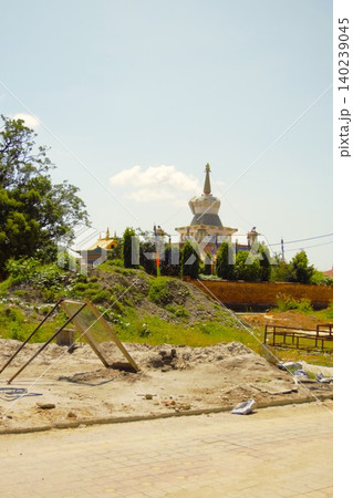 仏教聖地ルンビニに建つロシア寺院のストゥーパ 仏教聖地ルンビニに建つロシア寺院のストゥーパ 140239045