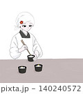 料理を盛り付ける割烹着姿の女性 140240572