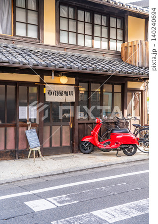 京都東山五条　築二百年の京町家を改装した喫茶店　市川屋珈琲（フルーツサンドとコーヒーを味わう） 140240694