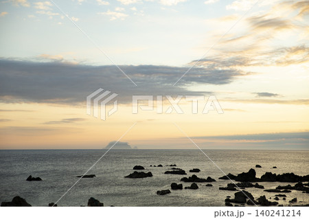 夕暮れの松前の海岸の風景　夏 140241214