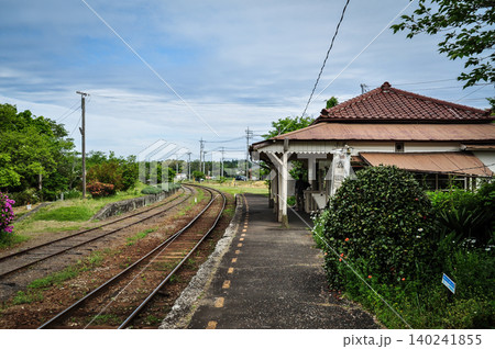昭和の面影を残す上総鶴舞駅の木造駅舎とホーム 昭和の面影を残す上総鶴舞駅の木造駅舎とホーム 140241855