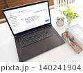 AIチャット作業中のデスク風景 140241904