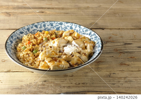 麻婆餡かけ炒飯 麻婆餡かけ炒飯 140242026