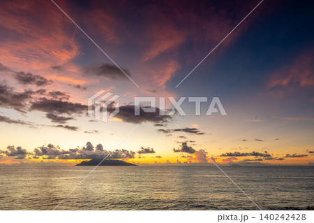口永良部島マジックアワー 夕景 屋久島から(夏 口永良部島マジックアワー 夕景 屋久島から(夏 140242428
