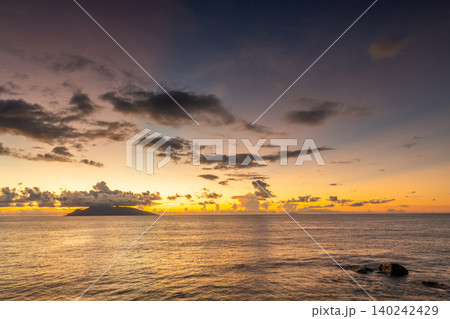 口永良部島マジックアワー 夕景 屋久島から(夏 口永良部島マジックアワー 夕景 屋久島から(夏 140242429