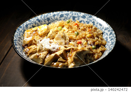 麻婆餡かけ炒飯 140242472