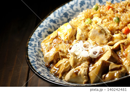 麻婆餡かけ炒飯 麻婆餡かけ炒飯 140242481