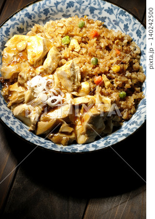 麻婆餡かけ炒飯 140242500