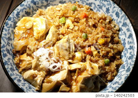 麻婆餡かけ炒飯 140242503