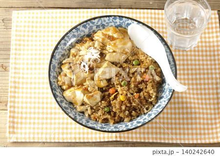 麻婆餡かけ炒飯 140242640