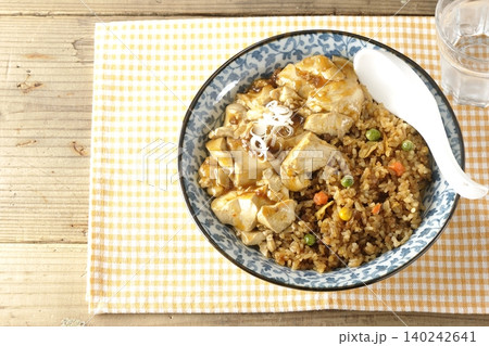 麻婆餡かけ炒飯 140242641
