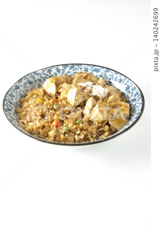 麻婆餡かけ炒飯を白背景で撮影 麻婆餡かけ炒飯を白背景で撮影 140242699