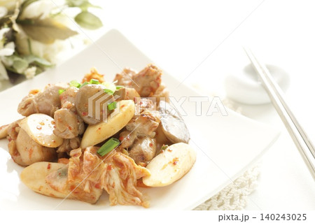 エリンギと鶏肉のキムチ炒め 140243025