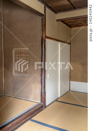 京都国立博物館 茶室「堪庵」小間 江戸時代初期の公家文化を継承した数寄屋造りの日本家屋 京都国立博物館 茶室「堪庵」小間 江戸時代初期の公家文化を継承した数寄屋造りの日本家屋 140243442