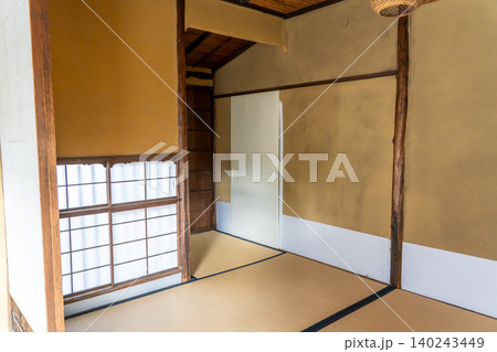 京都国立博物館 茶室「堪庵」広間 江戸時代初期の公家文化を継承した数寄屋造りの日本家屋 京都国立博物館 茶室「堪庵」広間 江戸時代初期の公家文化を継承した数寄屋造りの日本家屋 140243449