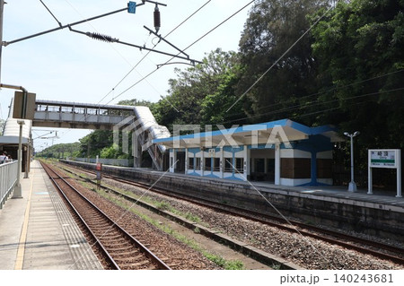 台湾・苗栗県の無人駅「崎頂駅」のプラットホーム 140243681