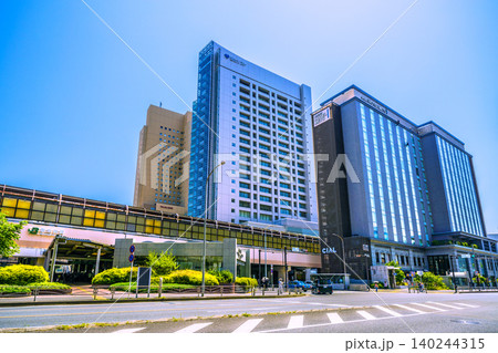 日本の横浜都市景観　桜木町駅や桜木町二丁目の交差点、ワシントンH、富士ソフト、Hメッツなどを望む 140244315