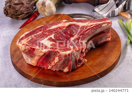 Raw beef t-bone steak with fresh vegetables 140244771