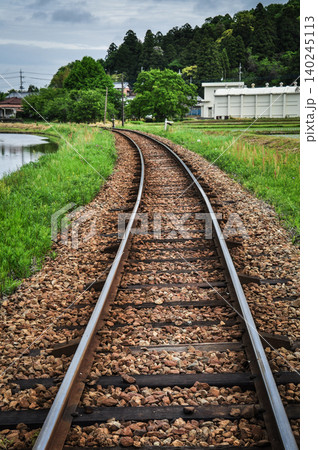 水田の脇を緩やかにカーブする小湊鉄道の線路 水田の脇を緩やかにカーブする小湊鉄道の線路 140245113