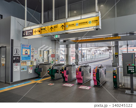 日暮里・舎人ライナー「西日暮里駅」の自動改札機 日暮里・舎人ライナー「西日暮里駅」の自動改札機 140245122