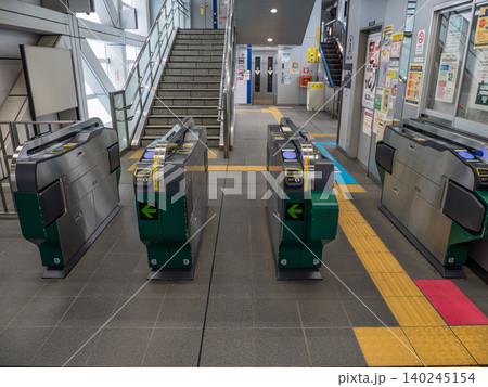 日暮里・舎人ライナー「赤土小学校前駅」の自動改札機 日暮里・舎人ライナー「赤土小学校前駅」の自動改札機 140245154