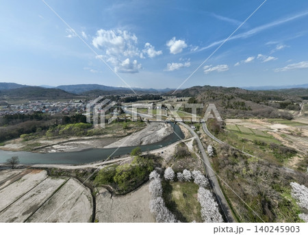 【空撮】土木遺産・一ノ戸川橋りょうと飯豊連峰(福島県) 【空撮】土木遺産・一ノ戸川橋りょうと飯豊連峰(福島県) 140245903