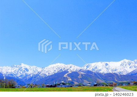 5月の白馬村からの北アルプス 信州の山々 信州の風景 5月の白馬村からの北アルプス 信州の山々 信州の風景 140246023