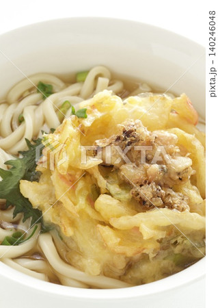 椎茸と栗のかき揚げをのせた天ぷらうどん 140246048