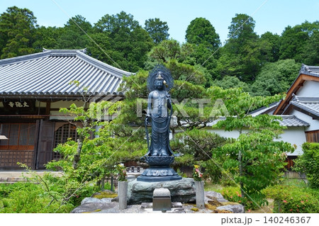 滋賀県甲賀市の大池寺にある聖観世音菩薩【6月】 滋賀県甲賀市の大池寺にある聖観世音菩薩【6月】 140246367