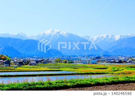5月の安曇野の風景 信州の風景 春の田園風景 5月の安曇野の風景 信州の風景 春の田園風景 140246598