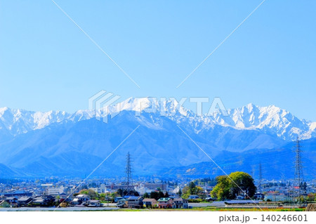 5月の安曇野の風景　　　信州の風景　　　春の田園風景 140246601