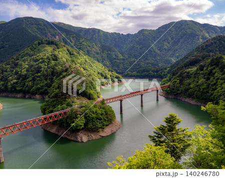 青い湖面に浮かぶ秘境駅 奥大井湖上駅 青い湖面に浮かぶ秘境駅 奥大井湖上駅 140246780