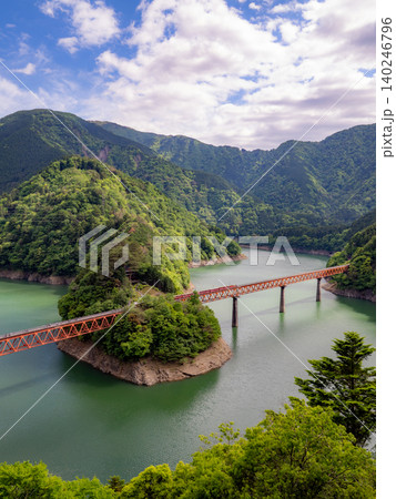 青い湖面に浮かぶ秘境駅 奥大井湖上駅 青い湖面に浮かぶ秘境駅 奥大井湖上駅 140246796