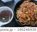 海鮮丼とお味噌汁のある海鮮ちらし寿司 140246930
