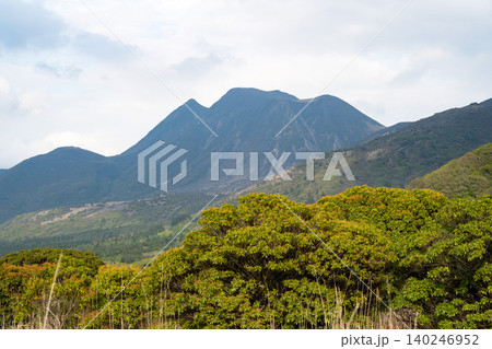牧ノ戸峠から遠望する山々・大分県 牧ノ戸峠から遠望する山々・大分県 140246952