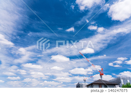 梅雨まじかの雲が多い夏空 梅雨まじかの雲が多い夏空 140247075