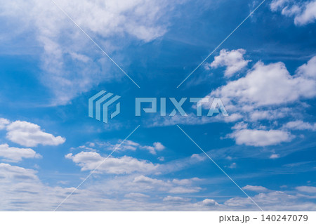 梅雨まじかの雲が多い夏空 梅雨まじかの雲が多い夏空 140247079