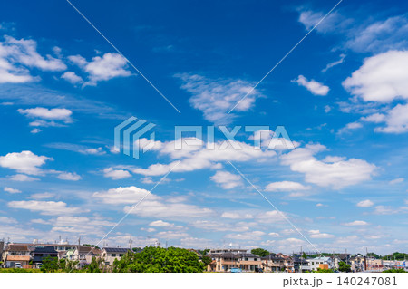 梅雨まじかの雲が多い夏空 梅雨まじかの雲が多い夏空 140247081