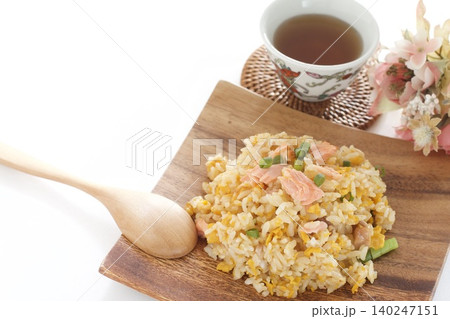 鮭チャーハンと中国茶 鮭チャーハンと中国茶 140247151