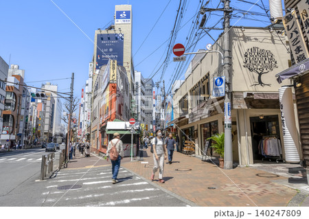 東京都町田市の都市風景 町田駅前通りの街並み 140247809