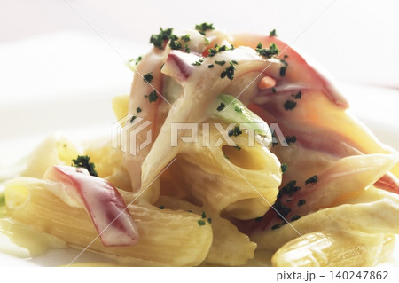 クリームソースのペンネパスタ クリームソースのペンネパスタ 140247862