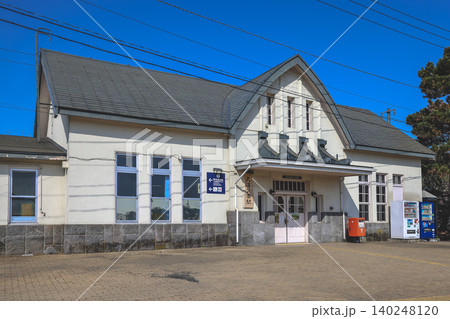 April 26 2026 Onumakoen Station historic wooden building under clear blue sky April 26 2026 Onumakoen Station historic wooden building under clear blue sky 140248120