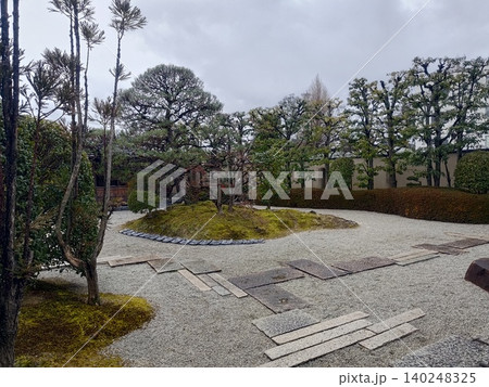 枯山水の美しい日本庭園 枯山水の美しい日本庭園 140248325