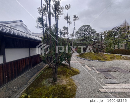 枯山水の美しい日本庭園 枯山水の美しい日本庭園 140248326