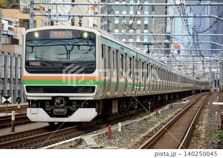 上野東京ラインを走るE231系電車 140250045