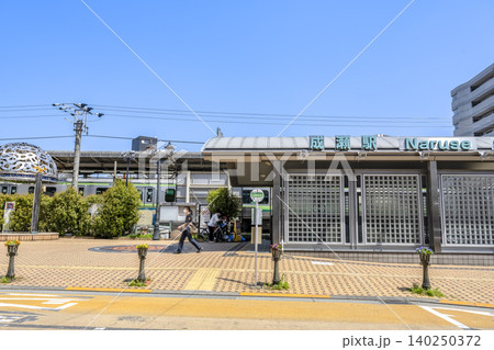 東京都町田市の都市風景 成瀬駅北口駅前広場 140250372