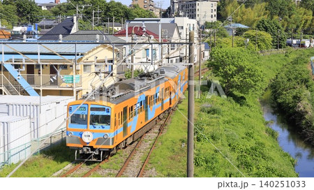 流鉄流山線の走行中の電車 流鉄流山線の走行中の電車 140251033