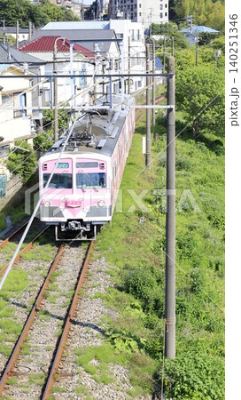 流鉄流山線の走行中の電車 140251346